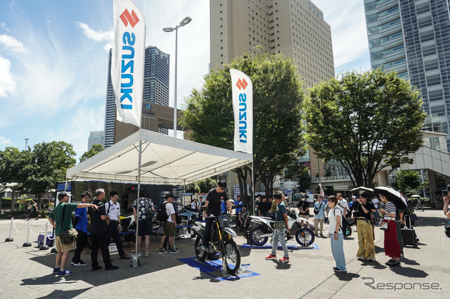 新型『DR-Z4S』『DR-Z4SM』が展示された「スズキ モーターサイクルコレクション2025」(7月19日)《写真撮影 宮崎壮人》