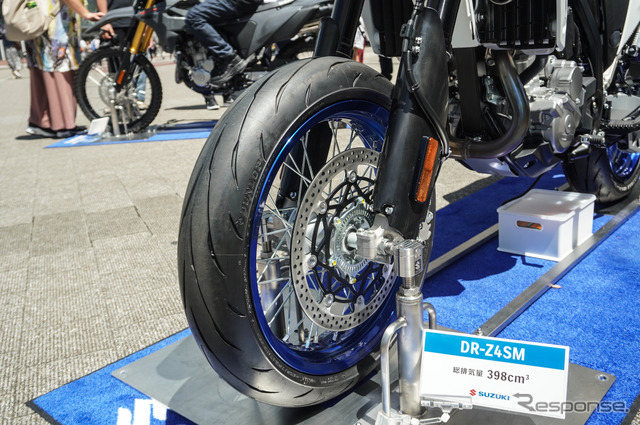 スズキ『DR-Z4SM』(スズキ モーターサイクルコレクション2025)《写真撮影 宮崎壮人》
