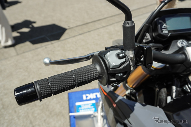 スズキ『DR-Z4S』ローシート装着車(スズキ モーターサイクルコレクション2025)《写真撮影 宮崎壮人》