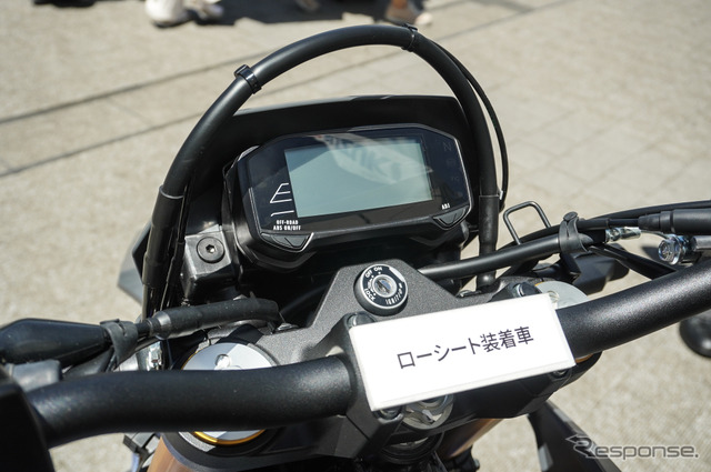 スズキ『DR-Z4S』ローシート装着車(スズキ モーターサイクルコレクション2025)《写真撮影 宮崎壮人》
