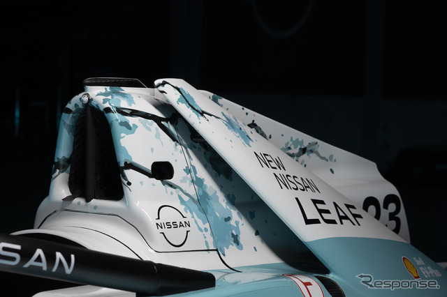 ティールブルーの日産フォーミュラEマシン《写真提供 日産自動車》