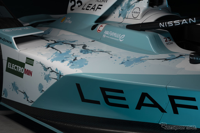 ティールブルーの日産フォーミュラEマシン《写真提供 日産自動車》
