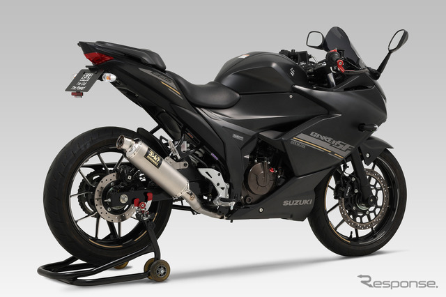 ヨシムラの「ウインドアーマー」を装着したジクサー SF250《写真提供 ヨシムラ》