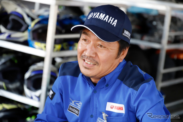 親子バイク教室を担当するヤマハ発動機 カスタマーエクスペリエンス事業部の畠山貴之さん《写真撮影 小林岳夫》