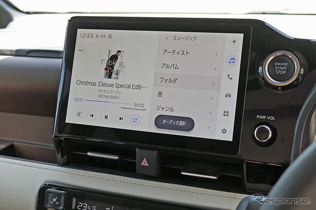 音楽プレイヤーは純正ディスプレイオーディオをそのまま利用している。曲操作からボリュームまでをシンプルに一元管理できる。