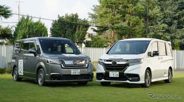 ホンダ『ステップワゴンSPADA』と『ステップワゴンModulo X』《photo by Honda》