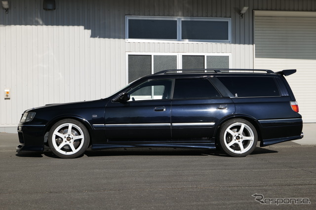 HKS ハイパーマックスS 日産・ステージア装着例 MT（出荷時車高・フロント：27mmダウン / リア：26mmダウン）《写真提供 HKS》