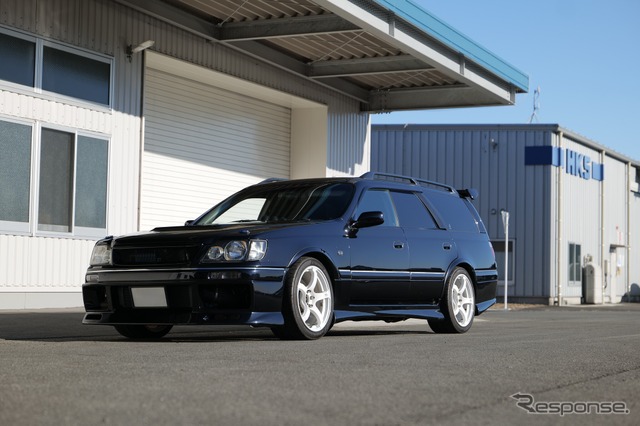 HKS ハイパーマックスS 日産・ステージア装着例 MT（出荷時車高・フロント：27mmダウン / リア：26mmダウン）《写真提供 HKS》