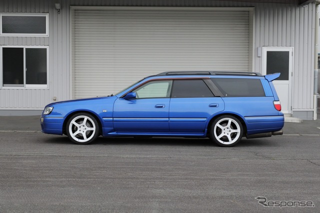HKS ハイパーマックスS 日産・ステージア装着例 AT（出荷時車高・フロント：45mmダウン / リア：26mmダウン）《写真提供 HKS》