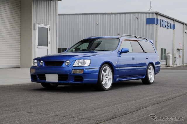 HKS ハイパーマックスS 日産・ステージア装着例 AT（出荷時車高・フロント：45mmダウン / リア：26mmダウン）《写真提供 HKS》