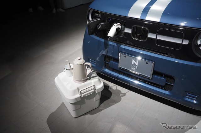 AC外部給電器( Honda Power Supply Connector)《写真撮影 高木啓》