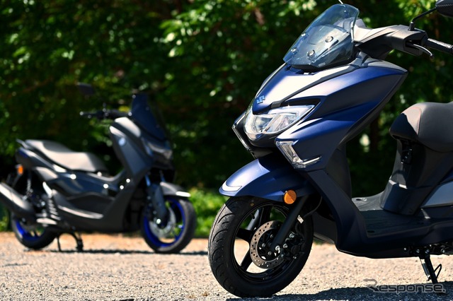 スズキの『バーグマンストリート125EX』と、ヤマハの『NMAX』《写真撮影 伊丹孝裕》
