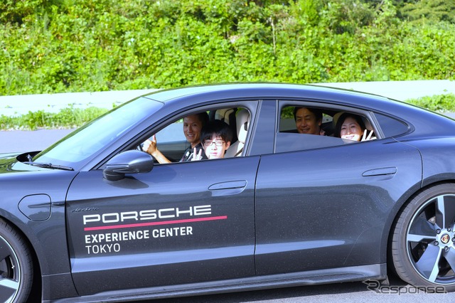 Porsche Kids Tech Class 同乗試乗の様子《写真提供 ポルシェ・ジャパン》