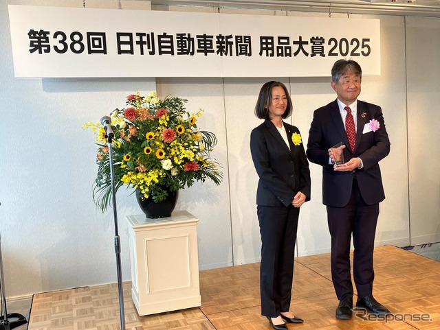 ダンロップ「SYNCHRO WEATHER（シンクロウェザー）」が「日刊自動車新聞 用品大賞2025」でグランプリ受賞《写真提供 住友ゴム》