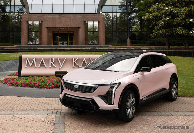 Mary Kay（メアリーケイ）の象徴的なピンクキャデラックをEVに刷新。ピンクのキャデラック『オプティック』《photo by Mary Kay》