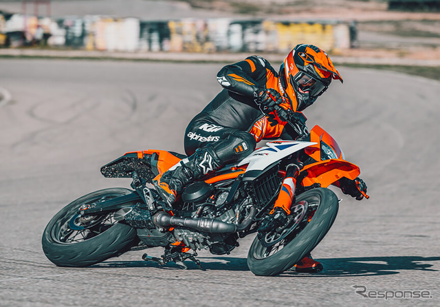 KTM 390 SMC R《写真提供 KTMジャパン》