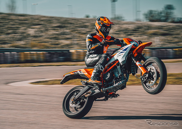 KTM 390 SMC R《写真提供 KTMジャパン》