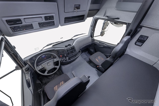 メルセデスベンツの新型大型トラック『アクサー』《photo by Mercedes-Benz》