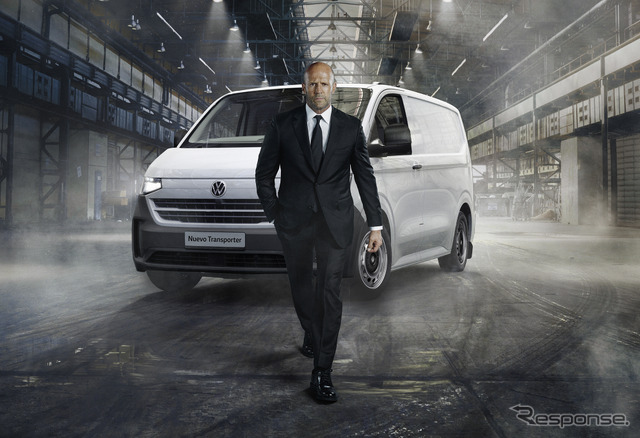 VW『トランスポーター・カーゴバン』新型とジェイソン・ステイサム《photo by VW》