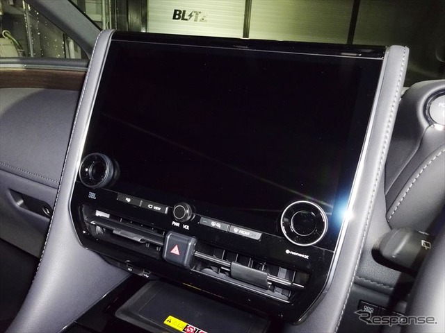 トヨタ・アルファードハイブリッド搭載のコネクティッドナビ対応14インチディスプレイオーディオPlus《画像提供 BLITZ》