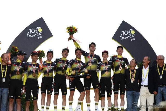 チーム総合優勝を果たしたTeam Visma|Lease a Bike《写真提供 ジェイテクト》