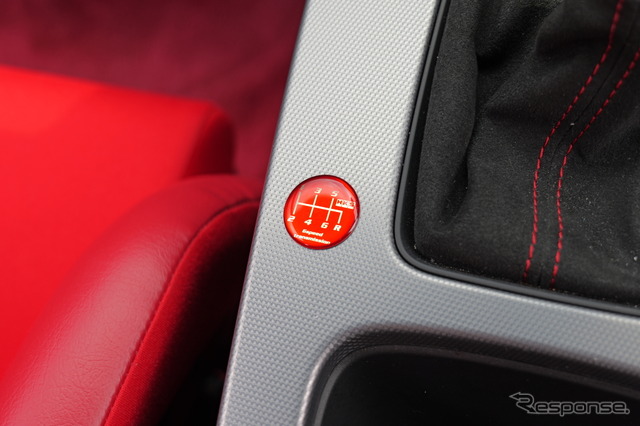 HKS「カーボン・シフトノブFK8/FL5」《写真提供 HKS》