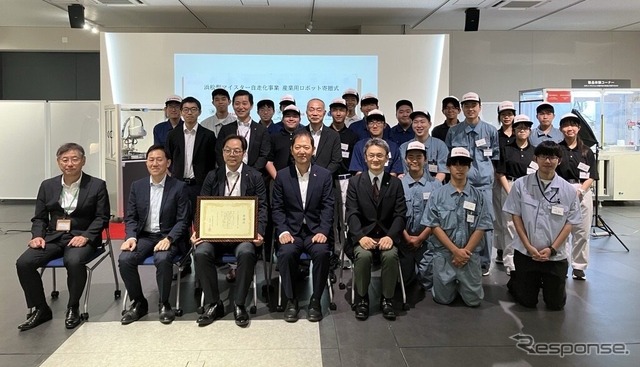 ヤマハ発動機が浜松城北工業高校に産業用ロボット寄贈《写真提供 ヤマハ発動機》