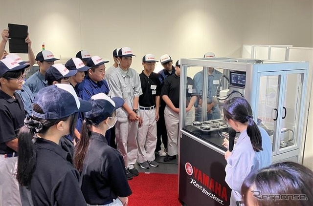 ヤマハ発動機が浜松城北工業高校に産業用ロボット寄贈《写真提供 ヤマハ発動機》