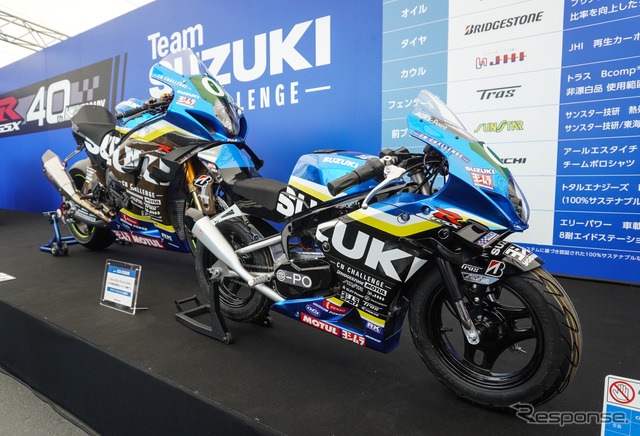 まさに「ミニGSX-R」なスズキの「CNチャレンジミニ」（手前）《写真撮影 宮崎壮人》