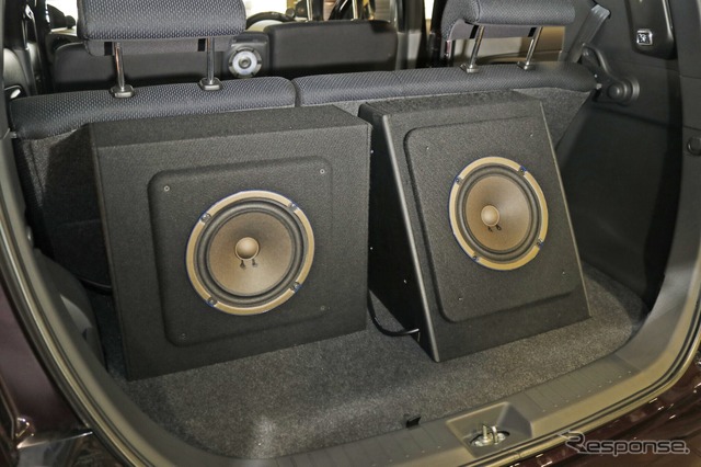 ラゲッジにはファスのサブウーファー×2発を使ったシステムを組む。低音の強化も含めて抜かりのないシステムとした。