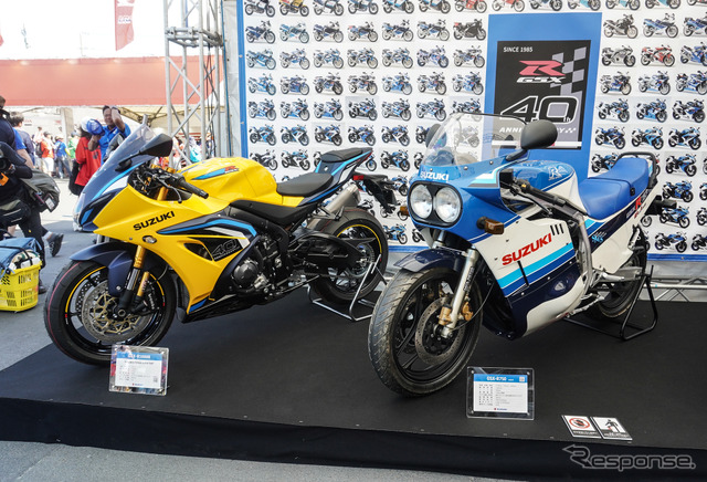 スズキ GSX-R1000R（左）と初代GSX-R750（右）《写真撮影 宮崎壮人》