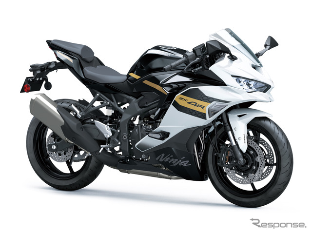 カワサキ Ninja ZX-4R SE（パールロボティックホワイト×メタリックスパークブラック）《写真提供 カワサキモータースジャパン》