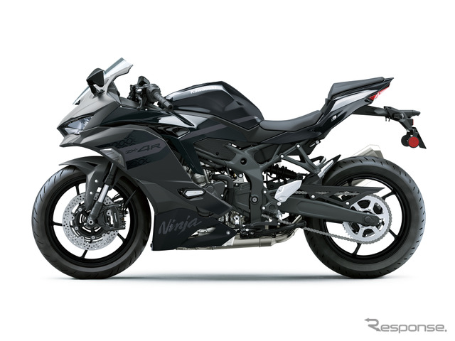 カワサキ Ninja ZX-4R SE（メタリックマットグラフェンスチールグレー×メタリックスパークブラック）《写真提供 カワサキモータースジャパン》