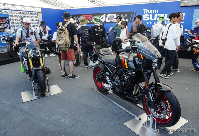 スズキ GSX-8T（左）とスズキ GSX-8TT（右）（鈴鹿8耐2025）《写真撮影 宮崎壮人》