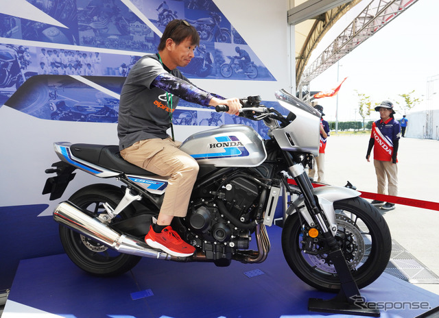 ホンダ CB1000F SEの足付き《写真撮影 宮崎壮人》