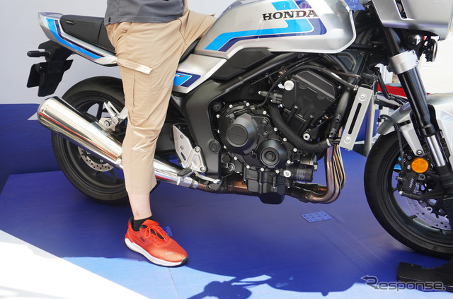 ホンダ CB1000F SEの足付き《写真撮影 宮崎壮人》