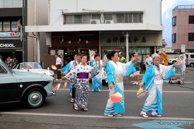 クラシックカーin八木節まつり《写真撮影  内田千鶴子》