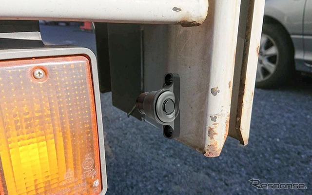 サンコーの「トラック&建機、フォークリフト用セーフティセンサー」《写真提供 サンコー》