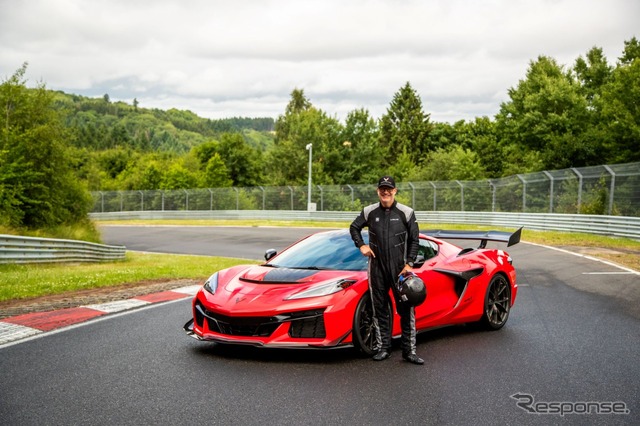 ZR1と車両ダイナミクス技術者のブライアン・ウォレス氏《photo by Chevrolet》