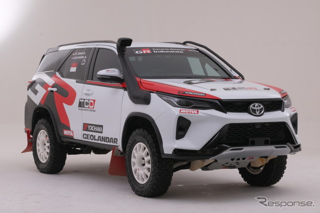 「TOYOTA GAZOO Racing Indonesia」のトヨタ『フォーチュナー』トゥバグス・アディ・モレンシャディ選手搭乗車《写真提供 横浜ゴム》