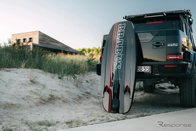 BRABUS x awake Limited Edition Shadow Explore Jetboard “One of 77”《写真提供 NTL》