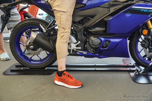 ヤマハ YZF-R3の足付き《写真撮影 宮崎壮人》