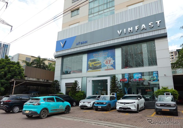 ハノイ市内のVinFastディーラー。このディーラーでは毎月500台を販売し、VF3はほぼトップを独走しているという《写真撮影　会田肇》
