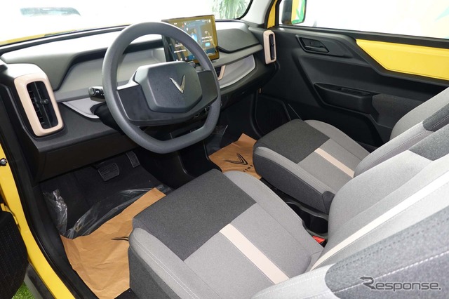 VF3の運転席周り。インフォテイメントシステムはApple CarPlayとAndroidAutoに対応。エアコンは標準装備だ《写真撮影　会田肇》