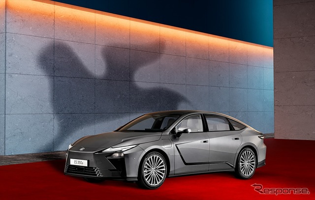 「第82回ベネチア国際映画祭」の公式車両に起用されたレクサス ES《photo by Lexus》