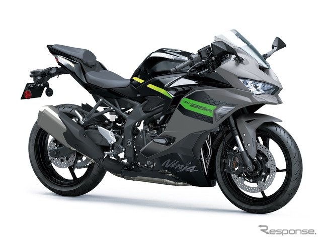 カワサキ Ninja ZX-25R SE（メタリックマットグラファイトグレー×メタリックスパークブラック）《写真提供 カワサキモータースジャパン》
