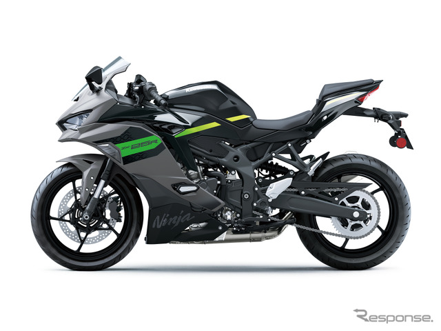 カワサキ Ninja ZX-25R SE（メタリックマットグラファイトグレー×メタリックスパークブラック）《写真提供 カワサキモータースジャパン》