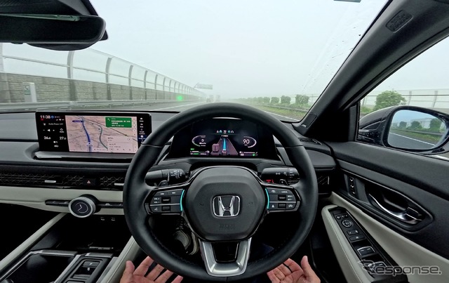 ハンズオフ機能は濃霧の高速道路でも安定して動作した（POVカメラで撮影）《写真撮影 佐藤耕一》