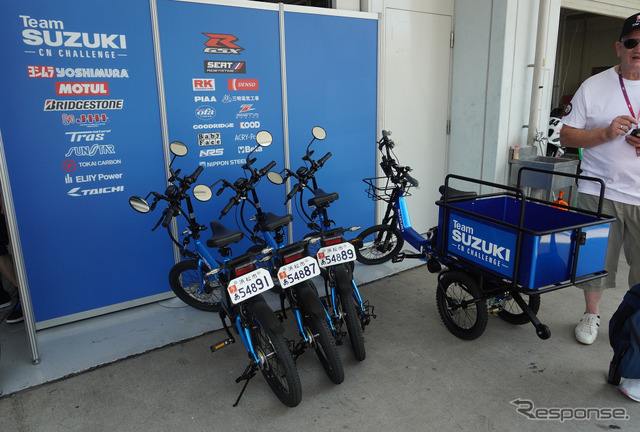 YOSHIMURA SERT MOTUL チームのピットに並べられていた『e-PO（イーポ）』《写真撮影 宮崎壮人》