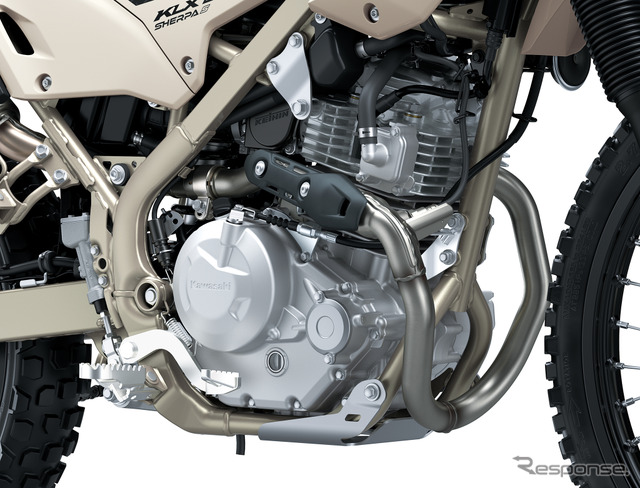 低中回転域でのトルクを重視した、バランサー内蔵232cc空冷4ストロークSOHC2バルブエンジン《写真提供 カワサキモータースジャパン》